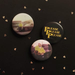 Juego de insignias y botones de 1,25 pulgadas hechos a mano con estética inspirada en el video musical Please Please Please de Sabrina Carpenter / Lindos pines de regalo pop femeninos