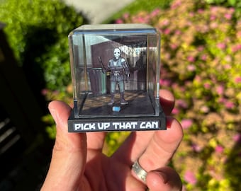 Half Life 2 (Pick up that can) 2" Mini Diorama | Handmade Video Game Art!