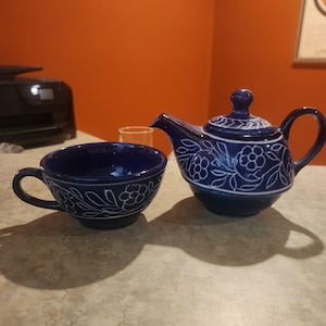 Teapot & tea cup set,has tiny chip on one side of tea pot