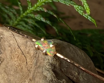 Pulsera de ópalo etíope Welo, brazalete de ópalo natural de forma libre, pulsera de ópalo crudo de octubre, joyería con piedra natal de octubre, joyería Cantik