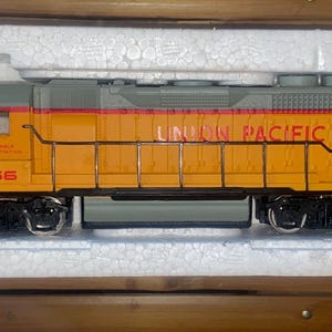 Bachman H O scale Union Pacific G P 40 Diesel Locomotive Lighted edition