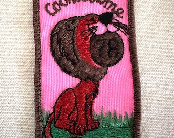 Vintage 1978 Girl Scout Cookie Time Patch – Lion Holding Cookie – Pink & Brown – 70s Cookie Sale Badge – GSUSA Collectible