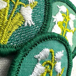 Vintage Troop Crest: Girl Scout Uniform Patch - Lily of the Valley - Sold separately bild 8