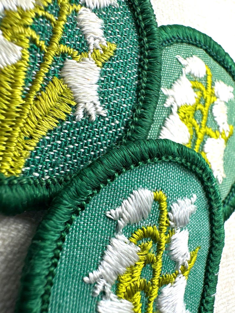 Vintage Troop Crest: Girl Scout Uniform Patch - Lily of the Valley - Sold separately bild 8