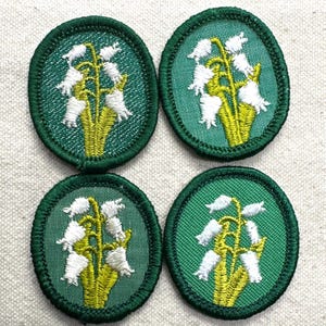 Vintage Troop Crest: Girl Scout Uniform Patch - Lily of the Valley - Sold separately bild 1