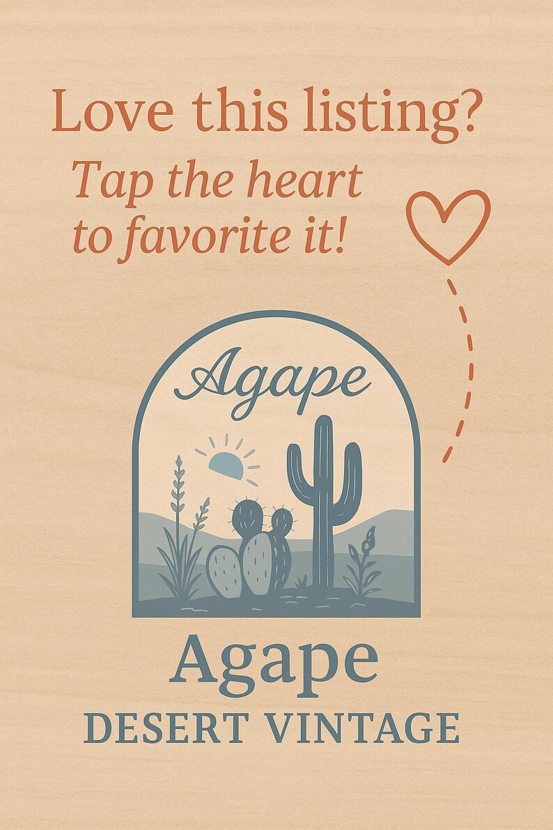 Peut inclure: Panneau en bois avec le texte "Love this listing? Tap the heart to favorite it!" en orange-rouge. En dessous, un motif bleu en forme d'arche avec un cactus et le mot "Agape". Les mots "Agape Desert Vintage" sont en dessous.