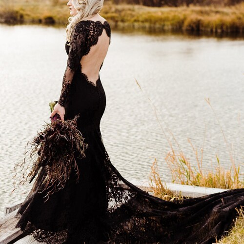 alternative gothic wedding dresses