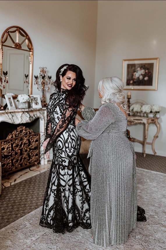long sleeve black and white wedding dresses Plus Size Wedding Dresses Gothic Black White With Long Sleeve V Neck Bridal  Gown