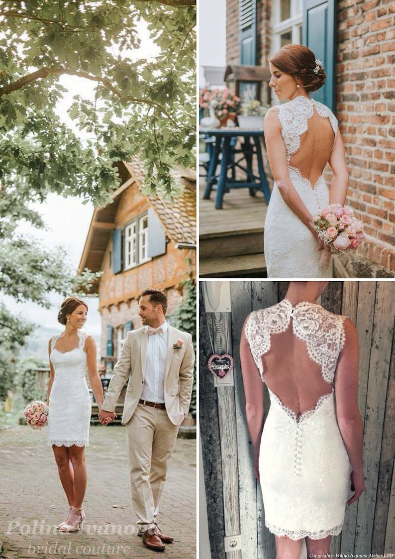 Puede incluir: Una novia con un vestido de novia corto de encaje blanco con la espalda descubierta y un escote de coraz&oacute;n. El vestido tiene un dobladillo festoneado. La novia lleva un ramo de flores rosas. La novia est&aacute; de pie frente a un edificio de ladrillo con un &aacute;rbol verde en el fondo.