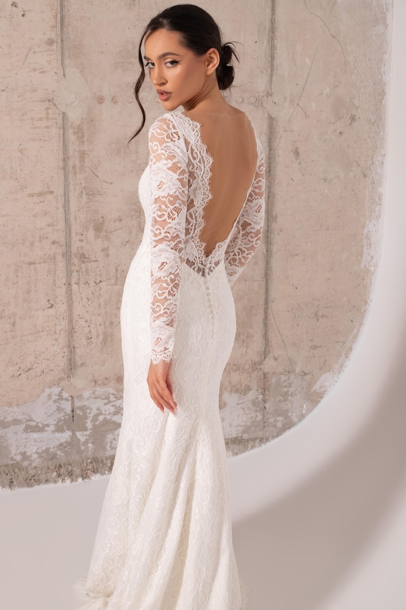 Robe mariée Sarah bohème dentelle française dos V manches longues