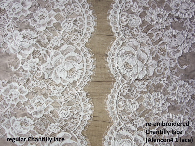 Puede incluir: Primer plano de dos bordes de encaje blanco. El borde de la izquierda est&aacute; etiquetado como "regular Chantilly lace". El borde de la derecha est&aacute; etiquetado como "re-embroidered Chantilly lace (Alencon#1 lace)".