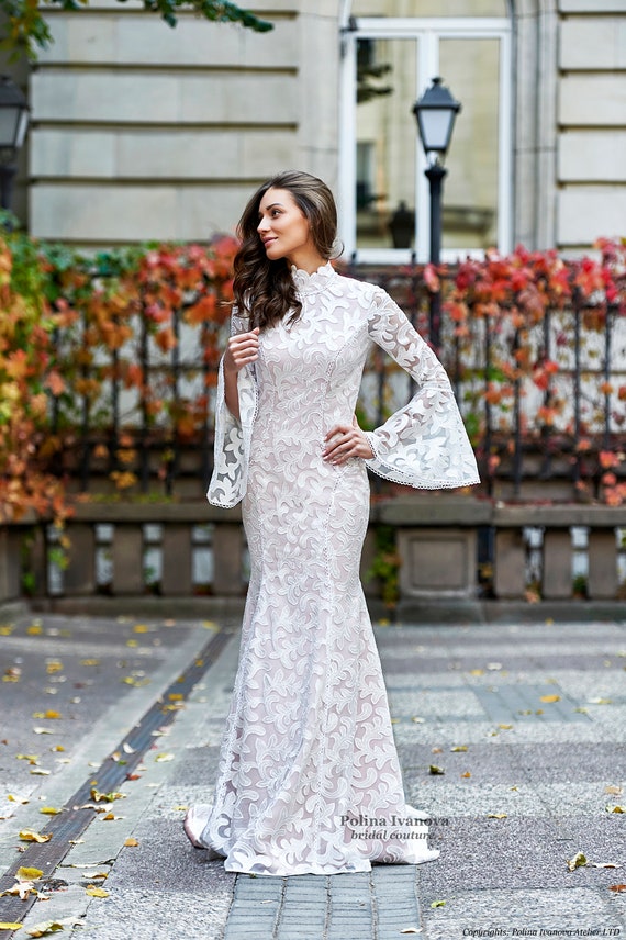 Simple A-line V-neck Open Back Long Sleeves Lace Wedding Dresses with –  Musebridals