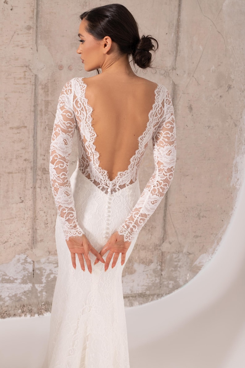 Robe mariée Sarah bohème dentelle française dos V manches longues