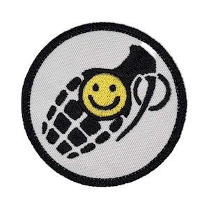 Bad Company Grenade Smile パッチ: 縫い付け、アイロン接着、またはマジックテープ