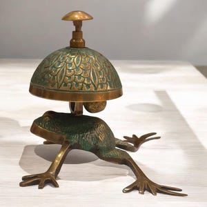 Antique Brass Desk Bell, Jumping Frog Style Vintage Counter Bell Calling Bell for Hotel Office Reception Service Counter Decoration Gift