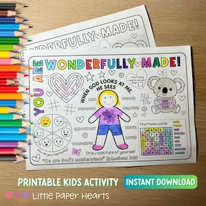 Könnte beinhalten: Zwei Ausmalbilder mit dem Text "WONDERFULLY MADE!" und verschiedenen Aktivitäten. Eine Seite zeigt ein Labyrinth, eine Zeichenaufforderung und eine Wortsuche. Die andere Seite zeigt einen Koala, der ein Schild mit "GOD LOVES YOU!" hält, und eine Reihe von Buntstiften.