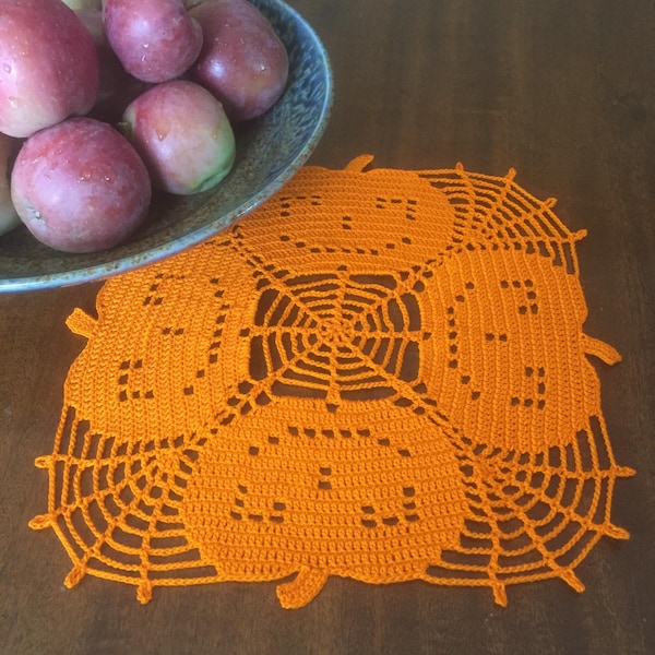 Spinnennetz-Halloween-Kürbis-Deckchen-Muster