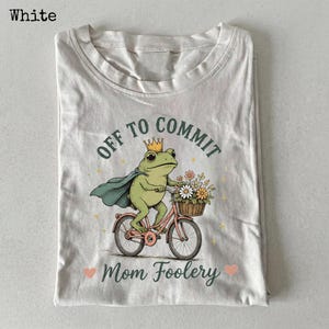 Op weg naar de pleegzorg, mama! Grappig T-shirt met kikkerfiets. Moederdagcadeau.