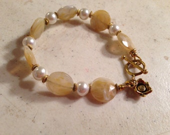 Cream Bracelet - Gold Jewelry - White Pearl Jewellery - Beaded - Flower Charm - Fashion