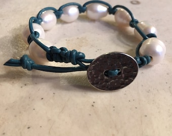 Dark Turquoise Bracelet - Macrame Jewelry - White Pearl Gemstones - Leather - Fashion - Trendy - Beaded - Button