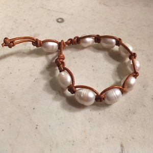 Brown Bracelet - Macrame Jewelry - White Pearl Gemstones - Leather - Fashion - Trendy - Beaded
