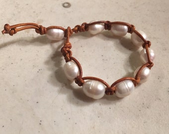 Brown Bracelet - Macrame Jewelry - White Pearl Gemstones - Leather - Fashion - Trendy - Beaded