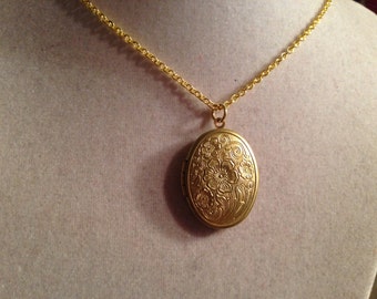 Locket - Gold Necklace - Chain Jewelry - Shabby Chic Jewellery - Style - Photo - Mother Daughter