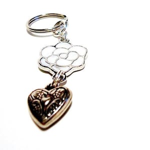 Keychain - Bridesmaid Gift - Heart and Flower - White and Silver - Wedding Gift - Valentine KC-5