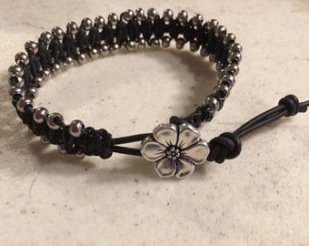 Black Bracelet - Silver Seed Beads - Macrame Jewelry - Leather - Fashion Jewellery - Trendy - Beaded - Flower Button