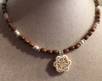 White Turquoise Necklace - Brown Wood Jewelry - Gemstone Jewellery - Flower Pendant - Fashion - Boho