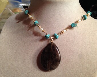 Turquoise ketting - Gouden sieraden - edelsteen sieraden - zwartgrijze hanger - White Pearl - Chic - Boho