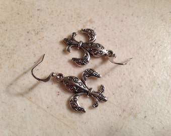 Fleur de Lys Earrings - Silver Jewelry - LSU Jewellery - Fashion - Trendy - Everyday - Unique