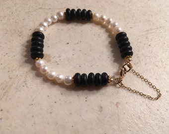 Pearl Bracelet - Black and White Jewelry - Gold Jewellery - Jade Gemstone - Fashion - Trendy - Eclectic