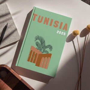 Sjabloon voor een fotoalbum van Tunesië – Assouline-stijl om te downloaden en aan te passen (boekomslag, infographic, kaart van Tunesië en foto-interieur)