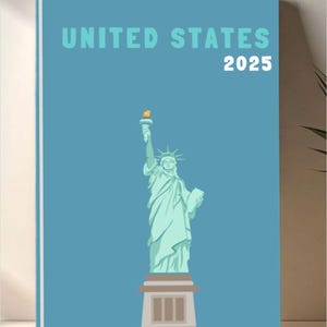 Peut inclure: Couverture de livre avec l'illustration de la Statue de la Liberté, de couleur turquoise, tenant une torche. Le texte "UNITED STATES 2025" est en blanc. Le fond est turquoise. La tranche du livre est blanche.