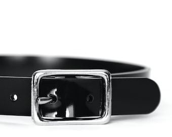 Girocollo con fibbia di base - Girocollo in PVC nero lucido