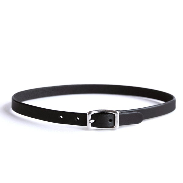 Mini Basic Buckle Choker -- Black Leather Choker with Silver Hardware