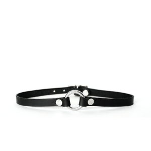 Tiny O-Ring Choker -- Black Leather Choker