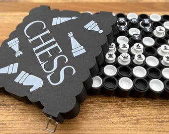 Tragbares magnetisches Schach- und Damespiel - personalisiertes Geschenk für Spielliebhaber