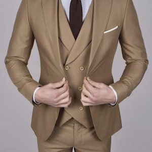 Men’s Tan 3-Piece Custom Slim Fit Suit – Peak Lapel, Double-Breasted Vest, Silk Lining, Year-Round Wear – Wedding & Formal Ready