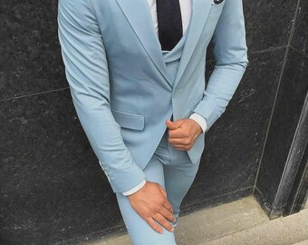 Terno Slim Fit Azul Bebê – Lapela de Pico Personalizada, Colete de Abotoamento Duplo