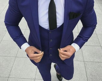 Terno de 3 peças azul celeste, corte slim fit – sob medida, forrado com seda.