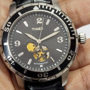 Vintage Timex Automatik Herrenuhr schwarzes Zifferblatt Gehäusegröße 38,5 mm