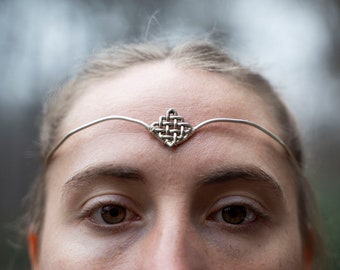 Tiara with celtic knot in silver plated wire