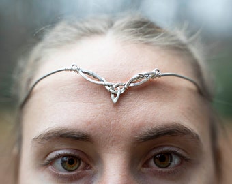 Tiara with celtic knot in silver plated wire