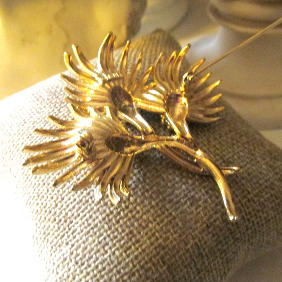 Vintage LISNER Stylized Flower Brooch, Gold Tone … - image 3