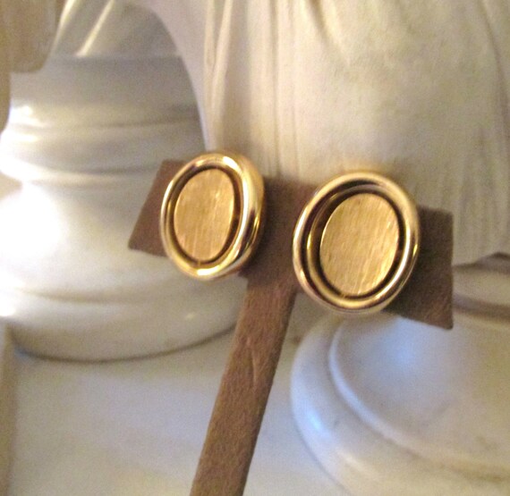 VintageTRIFARI Oval Button Earrings, 1960's Clip … - image 2