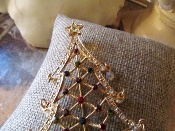 Vintage AVON Christmas Tree Pin, Rhinestone Holid… - image 4