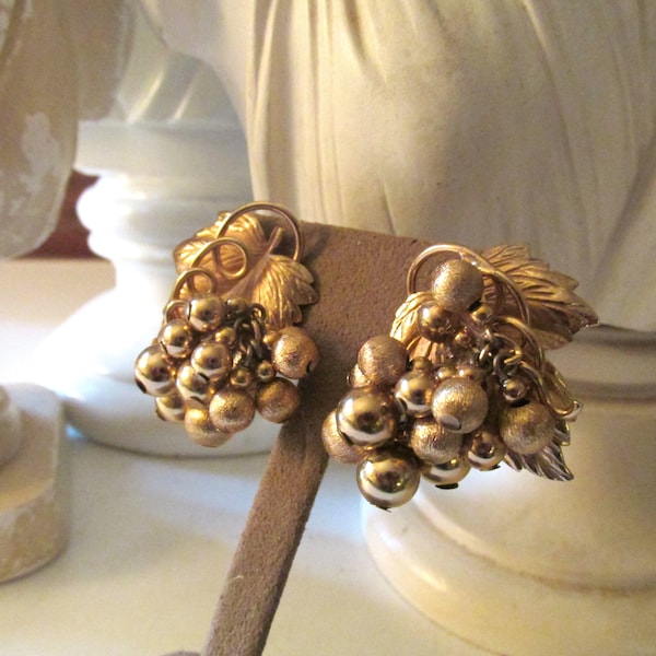 Vintage NAPIER Grape Cluster Earrings, Gold Grape Leaf Clip On Earrings, Fashion Earrings, 1950's Earrings, Statement Earrings