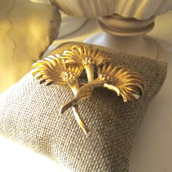 Vintage LISNER Stylized Flower Brooch, Gold Tone … - image 2